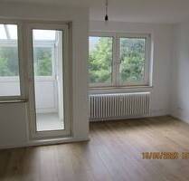 Renovieret helle 3 Zimmerwohnung mit einem kleinen Wintergarten - Bremen Burgdamm
