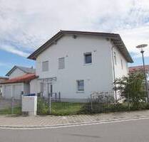 Neuwertige, kleine Doppelhaushälfte mit Garage - Aiterhofen