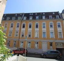 Objekt-Nr.: 16224 - Schönes saniertes und vermietetes Wohn- und Geschäftshaus mit 9 WE und 2 GE, Balkone, Garage in Plauen