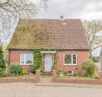 Einfamilienhaus mit Potenzial - Individuelle Gestaltungsmöglichkeiten auf großzügigem Grundstück - Burweg