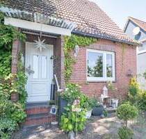 RESERVIERT - Einfamilienhaus mit Potenzial - Individuelle Gestaltungsmöglichkeiten auf großzügigem Grundstück - Burweg