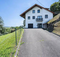 Einfamilienhaus mit Einliegerwohnung in Höhenlage von Wolsfeld.