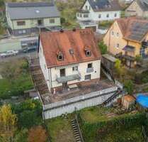 Charmantes Zweifamilienhaus in Zell am Main!