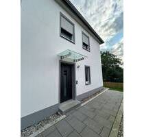 Neubau DHH mit Photovoltaik - 1.200,00 EUR Kaltmiete, ca.  100,00 m² Wohnfläche in Oberndorf a.Lech (PLZ: 86698)