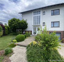 Attraktives Immobilienangebot Zweifamilienhaus in ruhiger Lage - außergewöhnlich und attraktiv - Taunusstein / Wehen