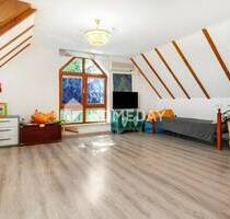 Stilvolle Wohnung mit Kachelofen, Loggia, Wintergarten und Stellplatz - Nürnberg Großgründlach