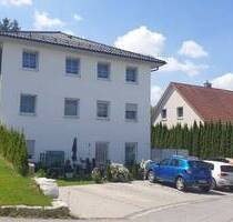 Eine wunderschöne 2,5-Erdgeschoss-Wohnung mit EBK im Herzen von Rottenburg zu vermieten. - Rottenburg a. d. Laaber