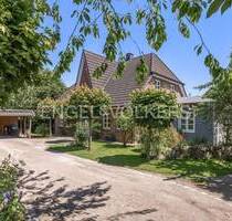 Wohnen unterm Friesendach - in 7 Zimmern, mit Kachelofen und Saunahaus im Garten - Bargfeld-Stegen