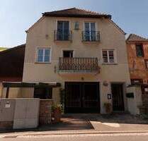 Zweifamilienwohnhaus mit viel Wohnraum im Herzen Escherndorfs - Volkach