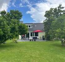 Modernisiertes Einfamilienhaus auf großzügigem Grundstück mit Blick ins Grüne - Schwartbuck