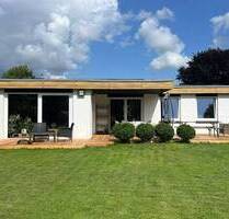 Sehestedt, energetisch fast autark Moderner Bungalow auf großem Grundstück