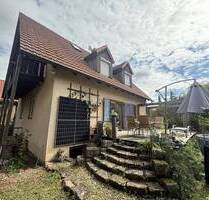 Familienglück im Itzgrund ! Freistehendes Einfamilienhaus mit idyllischem Garten, Garage und Carport in Rattelsdorf-...