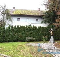 ***Ehemalige Hofstelle mit Nebengebäuden und großem Grundstück in Roßbach***