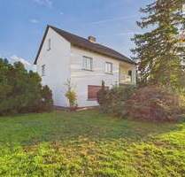 Großes Familienhaus auf 1.239 m² Parkgrundstück - ca. 185 m² Wfl., 3 Balkone, Terrasse & 2 Garagen - Kahl am Main