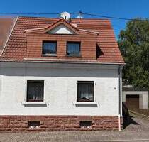 Doppelhaushälfte mit großem Garten und Garage in Merzig - ideal für Familien