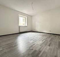 Sofort frei und frisch renoviert: Zentrale, ruhig gelegene 3-Zimmer Erdgeschosswohnung mit zusätzlichem Extra-Zimmer im DG! - Göppingen Stadtgebiet