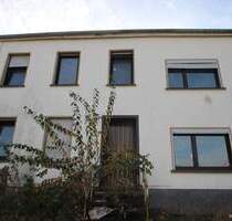 Sanierungsobjekt für Handwerker: Doppelhaus mit Potenzial und großem Garten - Schmelz / Hüttersdorf