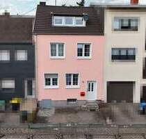 Direktbezug! Charmantes Reihenmittelhaus in bestem Zustand mit Garten & Terrasse - Saarlouis / Roden