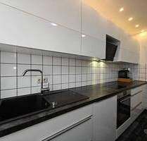 Sehr schöne - NUR ALLES ABLÖSE INKLUSIVE - große 3 Zimmer Wohnung mit Balkon, Einbauküche - Augsburg Hochzoll