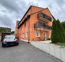 Charmante Doppelhaushälfte mit Einliegerwohnung, 4-Stellplatz-Garage und 859 m² Grundstück - Hof / Moschendorf Innenstadt