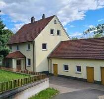 Zweifamilienhaus mit Nebengebäuden und großem Grundstück in naturnaher Ortsrandlage - Dipperz