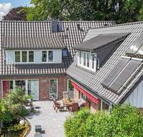 Ihr energieeffizientes, modernes Zuhause mit Einliegerwohnung, großem Garten und überdachtem Pool - Hamburg Sasel