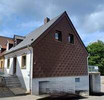 Top gepflegtes Einfamilienhaus mit großem Balkon und Garage im Haus, in ruhiger Sackgasse von St. Ingbert, Nähe Innenstadt (zentral und doch ruhig) - Sankt Ingbert