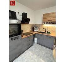 Gut geschnittene 3 Zimmerwohnung mit Einbauküche und zwei Balkonen ! - Kitzingen