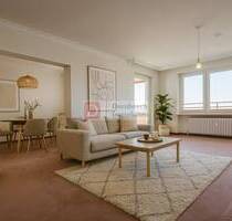 Top!! 4-Zimmer-Wohnung mit Stellplatz, Einbauküche und Loggia - Frankfurt am Main