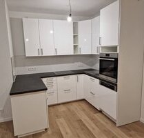 Kernsanierte Wohnung mit Einbauküche: geräumige 4-Zimmer-Wohnung in Göppingen