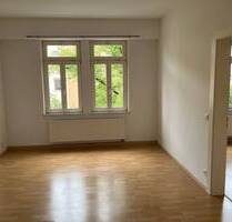 Gemütliche 3 Zimmer-Wohnung in einem äußerst gepflegten Haus im 3. OG, Tageslichtbad mit Dusche - EBK kann abgelöst werden - Studenten willkommen - Nürnberg Gugelstraße