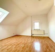 Auerbach im Erzgebirge - Geräumige 2-Raum-Wohnung im Dachgeschoss!