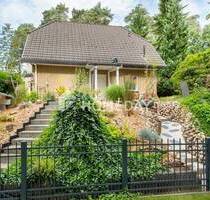 Elegantes Zuhause mit Gartenparadies - 4 Zimmer, zwei Terrassen, Garten, Kamin, Pool und Carport - Biesenthal