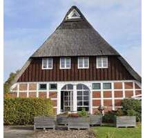 Denkmal-Wohntraum unter Reet: Dach-Atelier mit eigenem Gartenanteil - Hollern-Twielenfleth