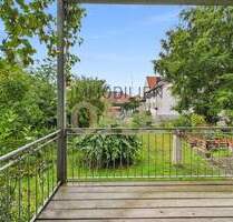 Stilvoll wohnen im denkmalgeschützten Herrenhaus! 2,5-Zi.-Whg. kernsaniert mit Balkon u. Garten - Alteglofsheim