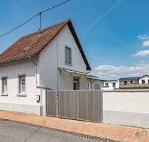 Charmantes Einfamilienhaus mit Hof, Garage und Potenzial in Heidesheim am Rhein