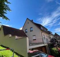 Großzügiges 1-2Familienhaus, überwiegend renoviert, mit 40m² Garage in guter Lage von Uhingen.