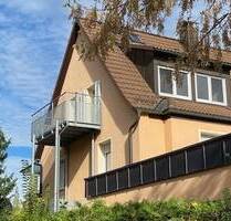 2- bis 3-Zimmer-DG-Whg., West-BALKON, ca. 47 m² Wohnfl. ca 57 m² Grundfl.; Garage & StudioAREAL! - Schwaig b. Nürnberg