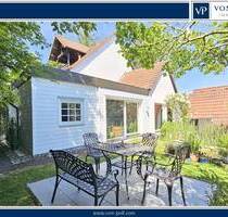Wohnjuwel mit besonderer Ausstattung, viel Charme, idyllischem Garten, Indoor-Pool und Garage - Usingen / Eschbach