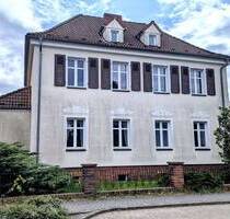Wohnen & Arbeiten unter einem Dach: Stilvolles Zweifamilienhaus mit Gartenparadies - Großräschen
