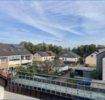 Lichtdurchflutete 3,5 Zi. Wohnung im DG in Radolfzell mit Stellplatz und neuem Bad und Gäste WC. - Radolfzell am Bodensee Süd - Ost
