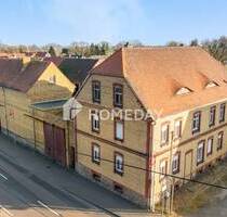 Viel Platz & Potenzial: EFH mit 8 Zimmern, Innenhof & Nebengelass auf großem Grundstück - Landsberg Oppin