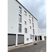 Neubau-Erstbezug ! Moderne Dachgeschosswohnung mit Balkon in toller Wohnlage in Gerolzhofen !