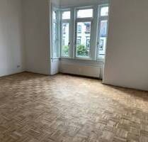 vollsanierte 4-Raum Wohnung, Bad mit Wanne, Dusche und Fenster, in Gotha-West