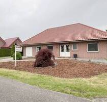 Attraktiver, modernisierter Bungalow mit Garage ** neue Zimmertüren, Bodenbeläge etc. ** 3 Schlafzimmer im EG - Sustrum / Sustrumermoor