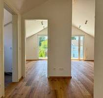 *** Gemütliche Dachgeschoss-Wohnung *** hochwertig ausgeführt und mit vollständiger Einbauküche *** - Traunstein / Kammer