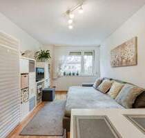 +++ Nahe BOSCHPORSCHEMAHLEWaldS-Bahn - Hochparterre (Erdgeschoss) ohne Balkon - teilmodernisiert - inkl. Einbaukü... - Stuttgart Zuffenhausen