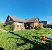 teilmodernisiertes Einfamilienhaus mit ca. 700 m² Grundstück in Heide