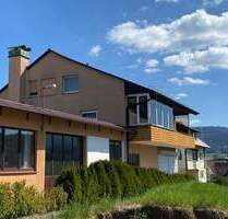 Wohnhaus mit zwei Einheiten, Hallenanbau und Schwimmbad - Wellendingen