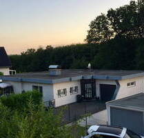 Einfamilienhaus - Außergewöhnlicher, freistehender Bungalow in Ruhiglage mit 3 Garagen - Hennef Uckerath